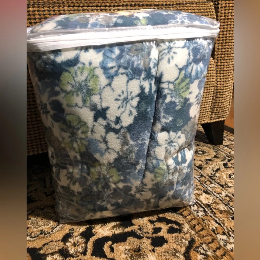 Micro Cozy Blanket - Blue & White Floral King Size